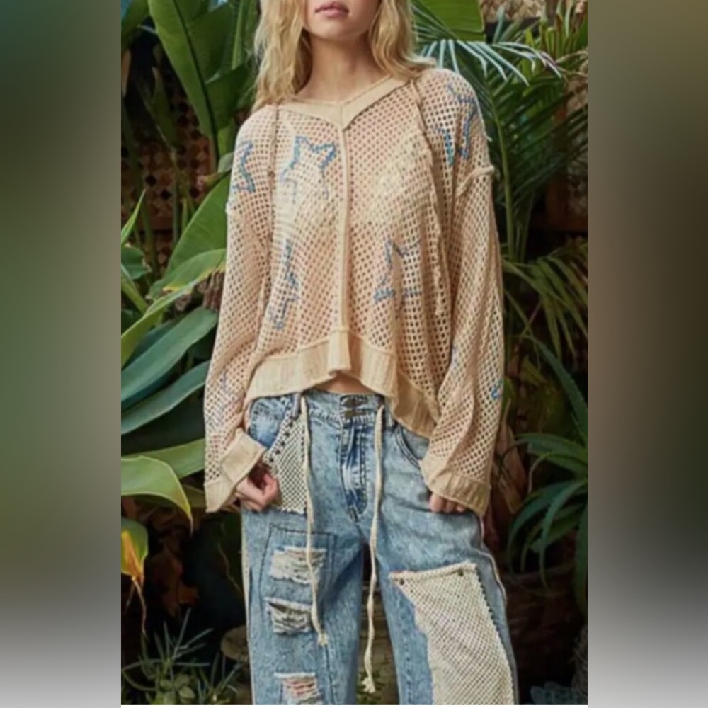 Hoodie Blue/GoldStars
Bohemian
Long Sleeve
Lite Knit
Pit-Pit 28”
24”Long
NWOT - Picture 9 of 9